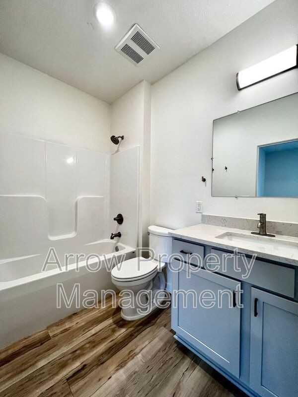 2230 R St #6 - Photo 6 of 11