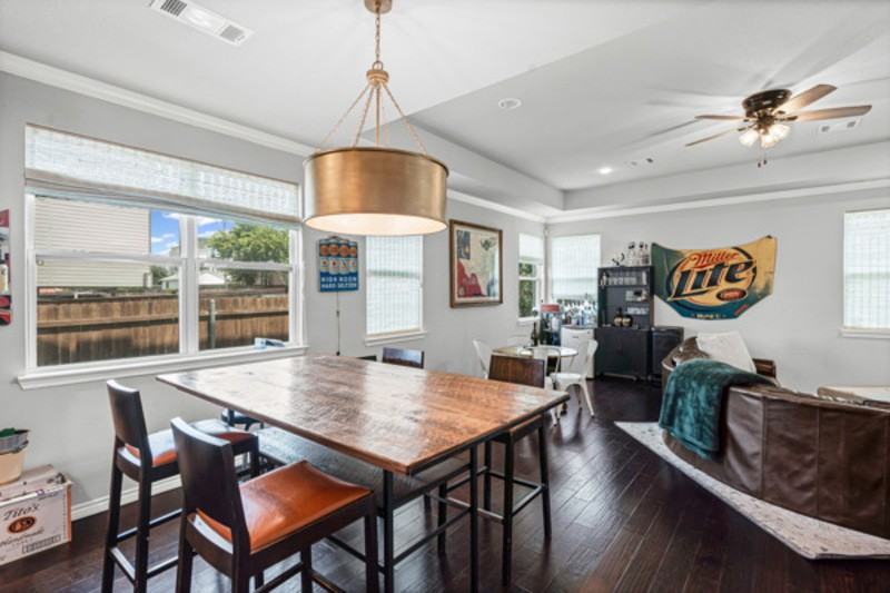 2409 W Robert St - Photo 6 of 19