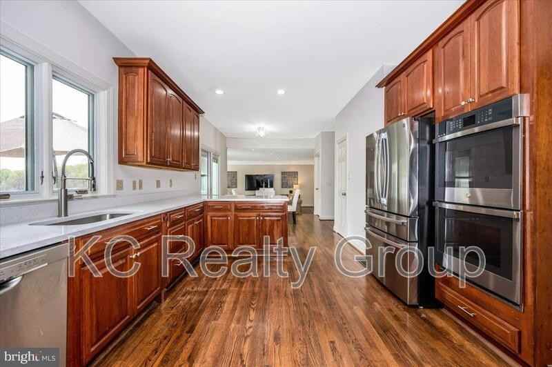 13094 12 Hills Rd - Photo 3 of 49