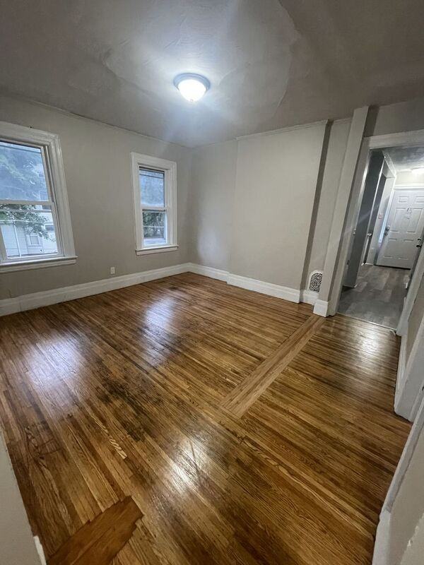 641 N Goodman St - Photo 3 of 5