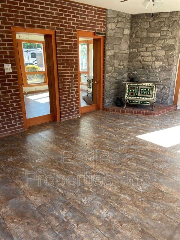 300 S Andrews Ave - Photo 6 of 23