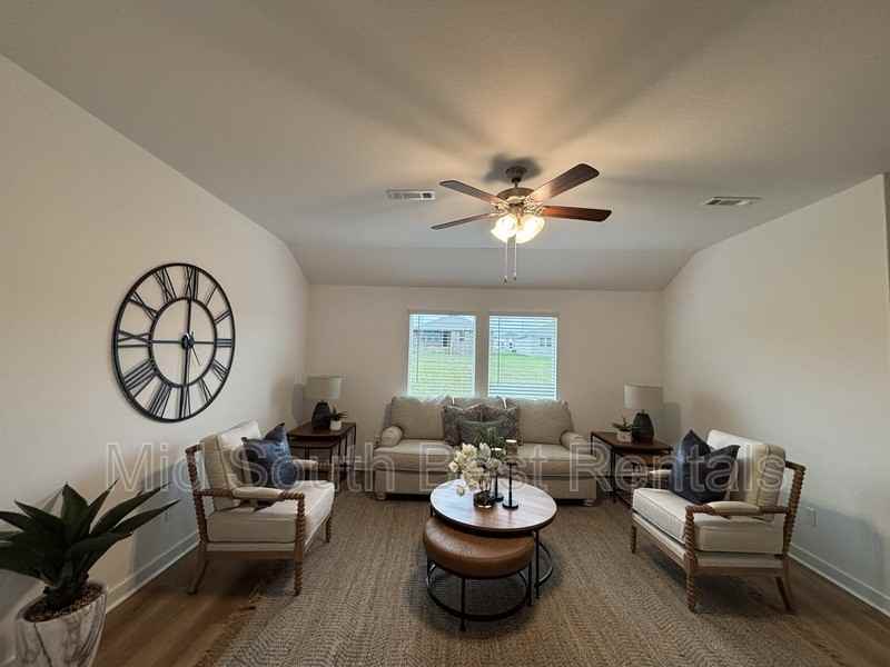 260 Alyece Ln - Photo 4 of 28