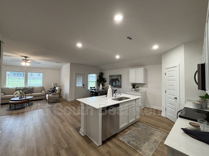 260 Alyece Ln - Photo 7 of 28