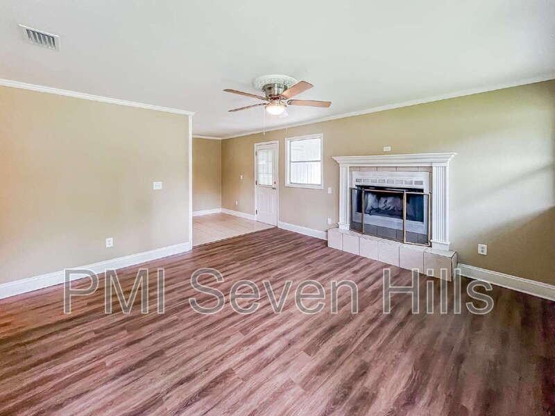 3502 Lakewood Dr - Photo 2 of 8