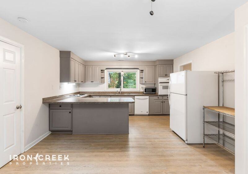 307 Northeast Avenue - Photo 5 of 26