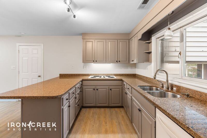 307 Northeast Avenue - Photo 7 of 26