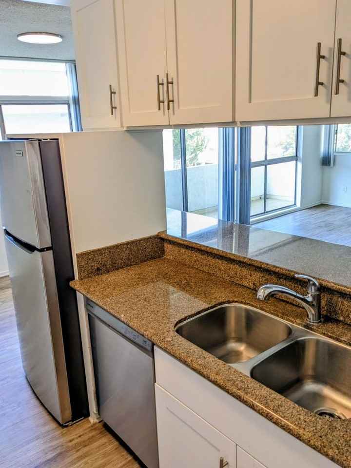 11942 Darlington Avenue - Photo 4 of 35