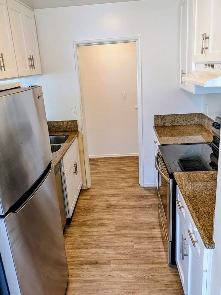 11942 Darlington Avenue - Photo 5 of 35