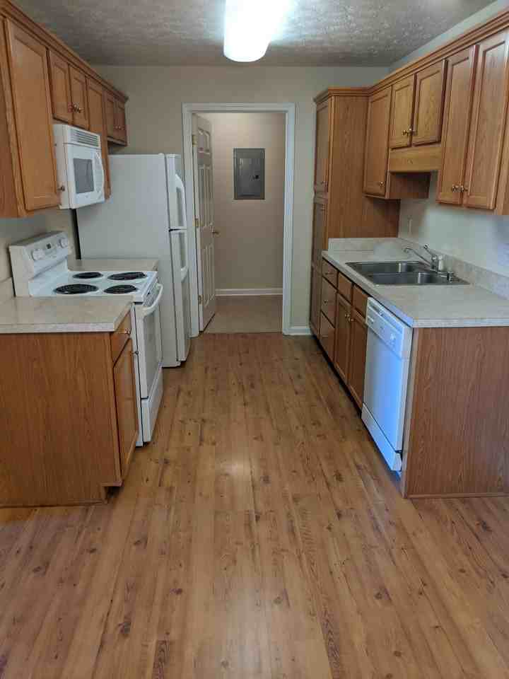 Chariot Run Apartments - Photo 2 of 30