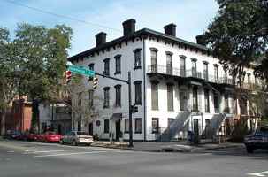 featured image of 204 E Oglethorpe Ave