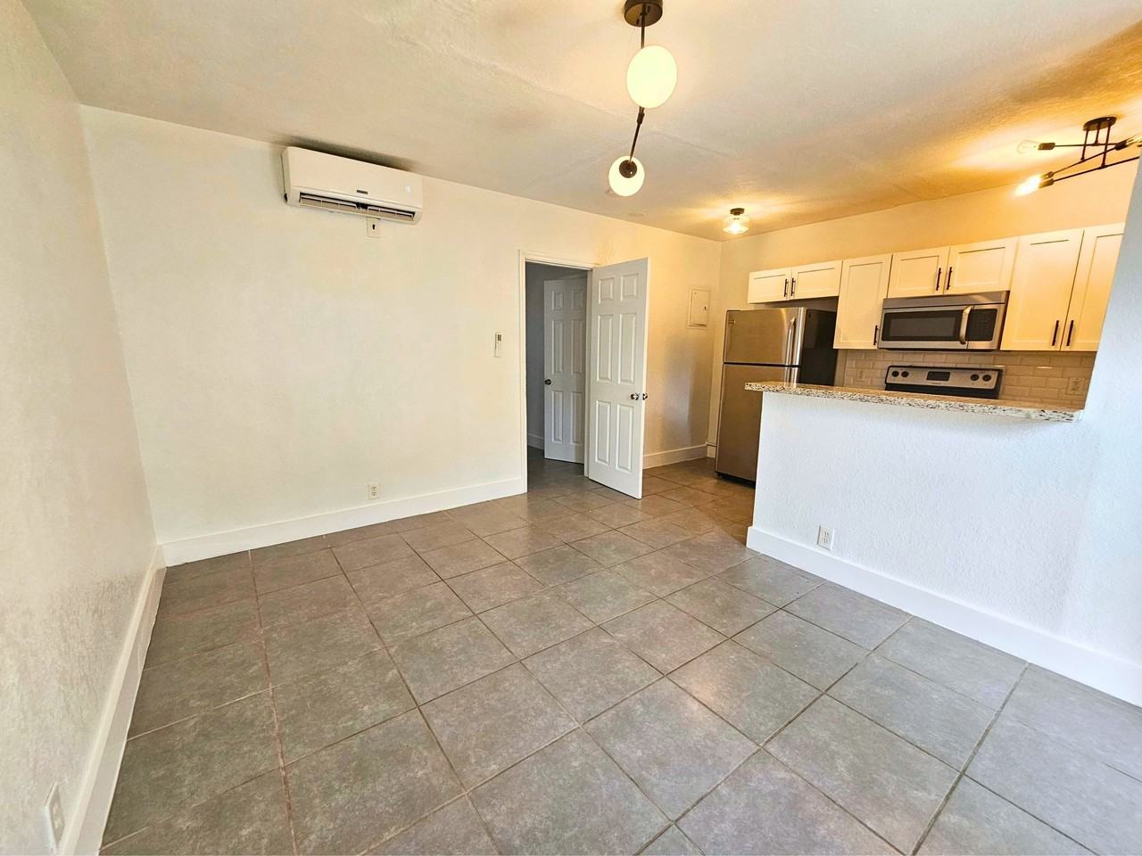 635 NE 8th Avenue - Photo 2 of 27