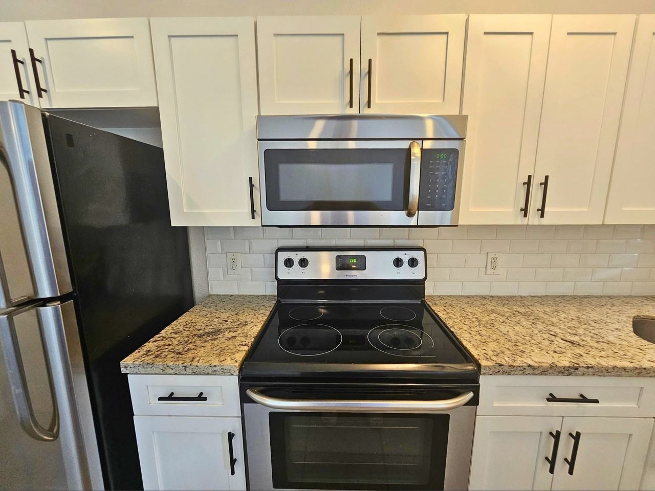 635 NE 8th Avenue - Photo 5 of 27