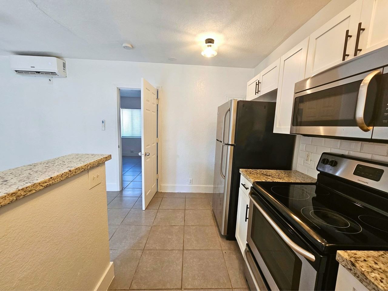 635 NE 8th Avenue - Photo 6 of 27