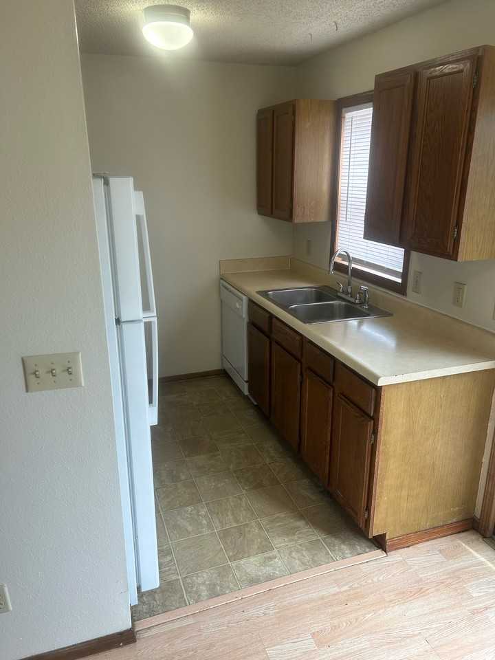 3909 W. 31st. St. South - Photo 5 of 13