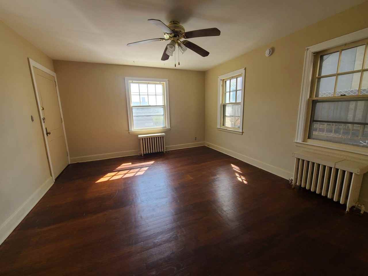 198 Hillside St - Photo 2 of 4