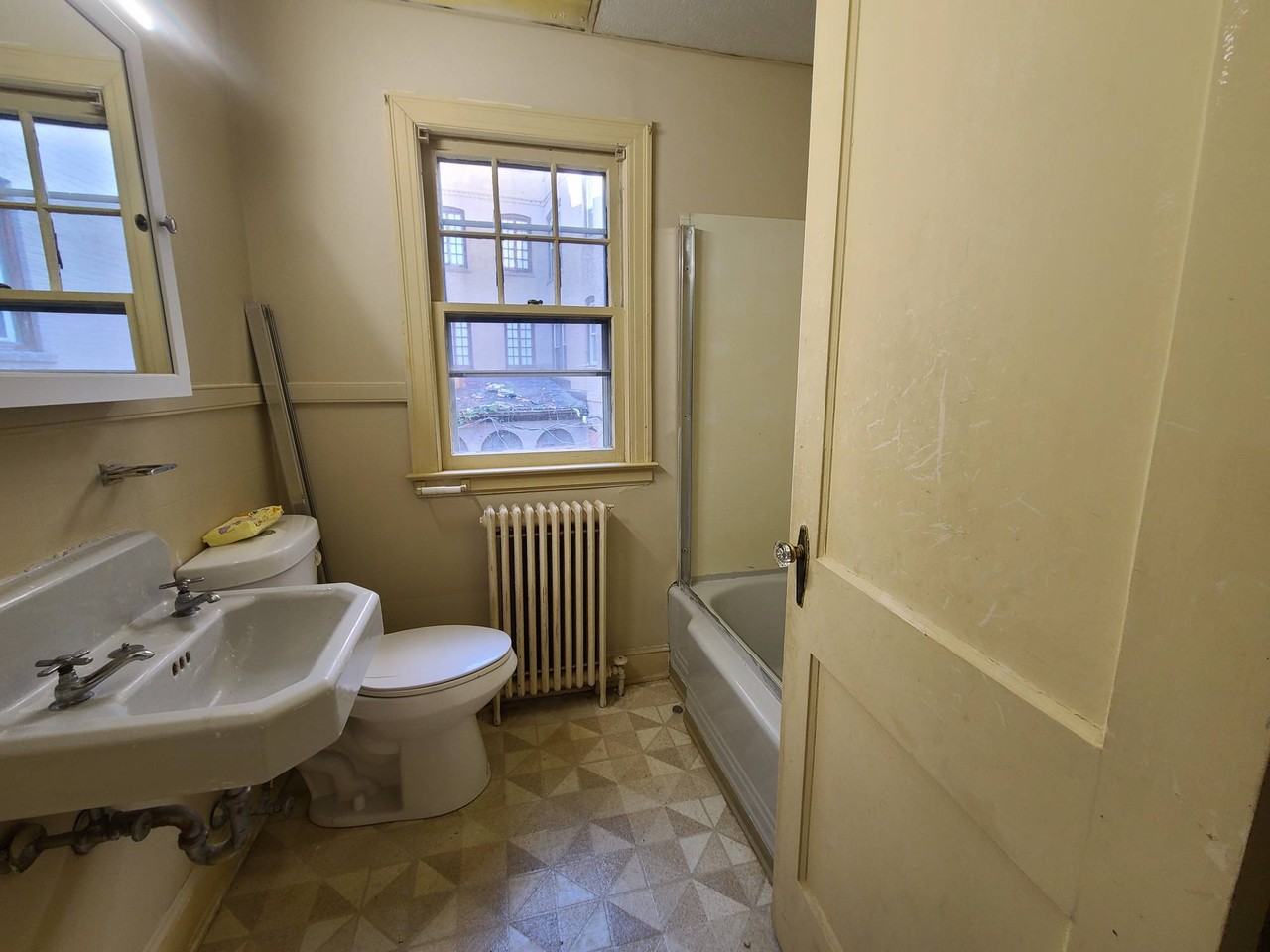 198 Hillside St - Photo 4 of 4