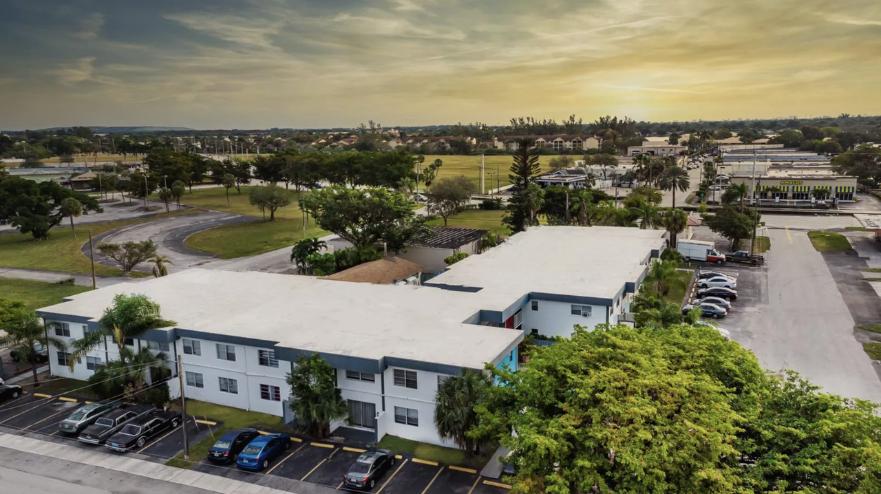 Tropical View Apartments - Photo 3 of 46