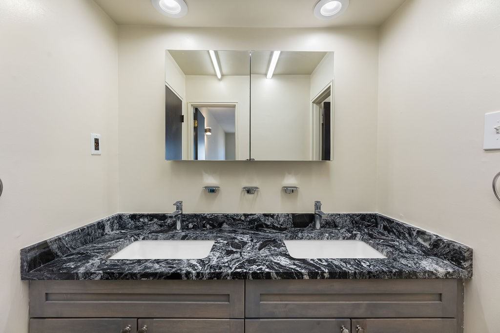 Sleepy Hollow Gardens - Photo 2 of 43