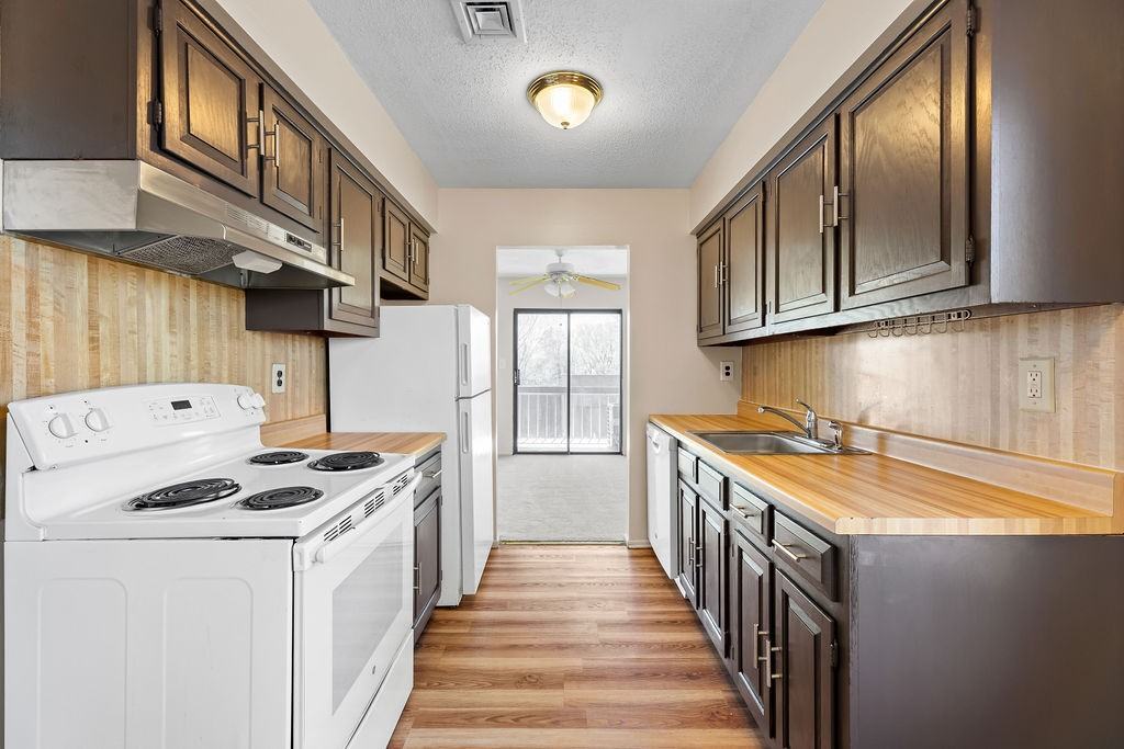 Sleepy Hollow Gardens - Photo 5 of 43