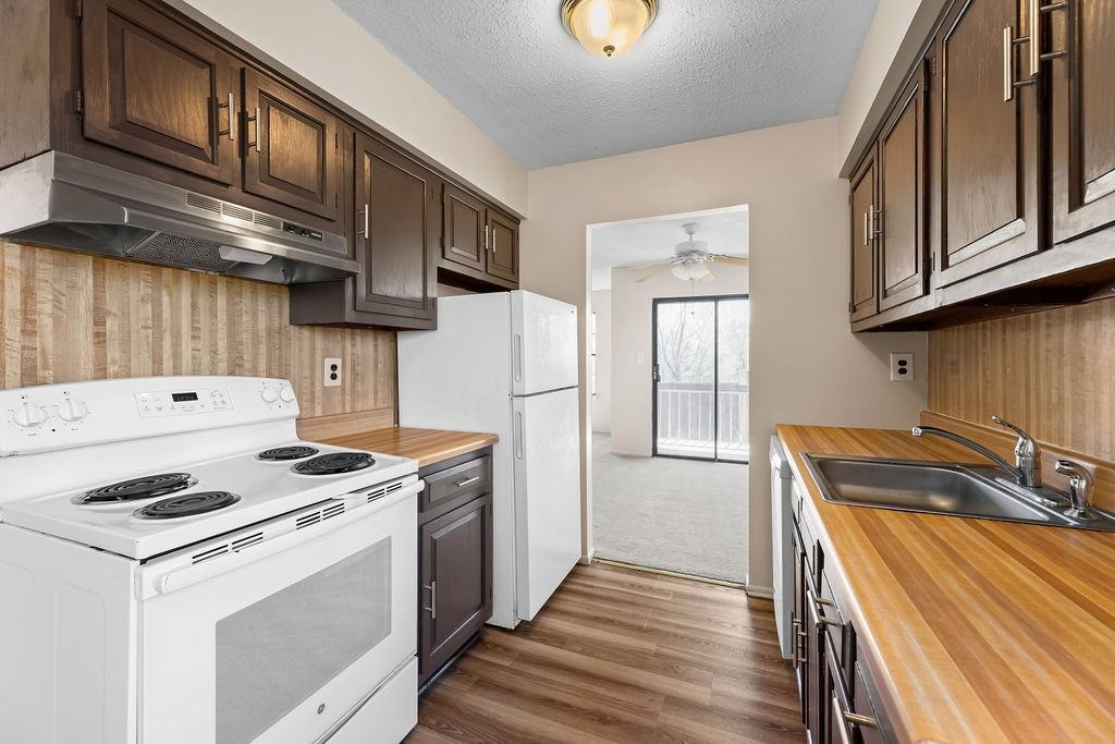 Sleepy Hollow Gardens - Photo 6 of 43