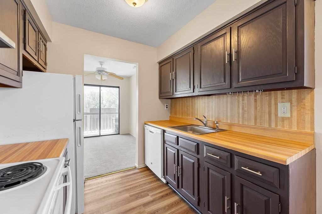 Sleepy Hollow Gardens - Photo 7 of 43