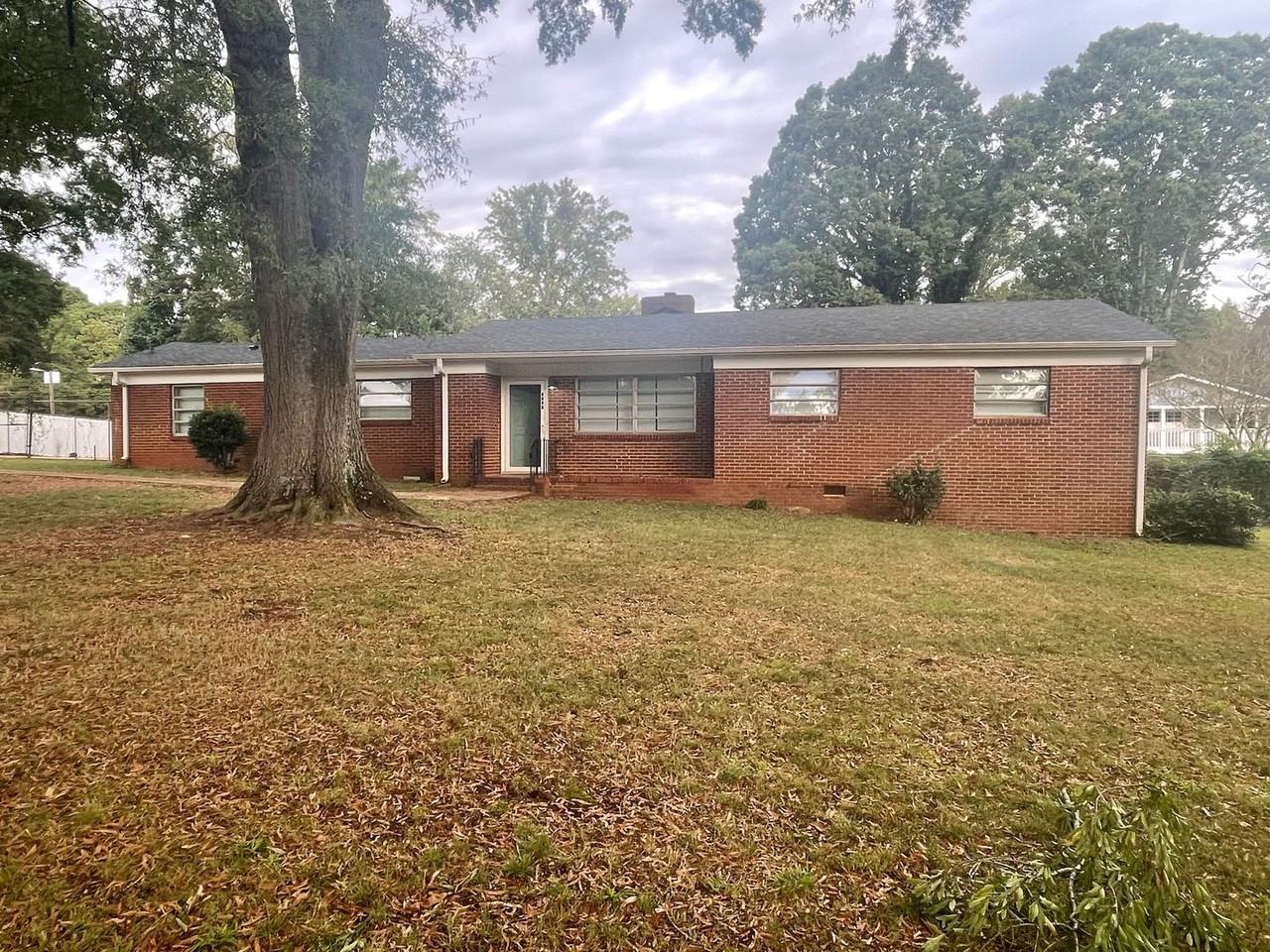 8224 Douglas Dr - Photo 2 of 29