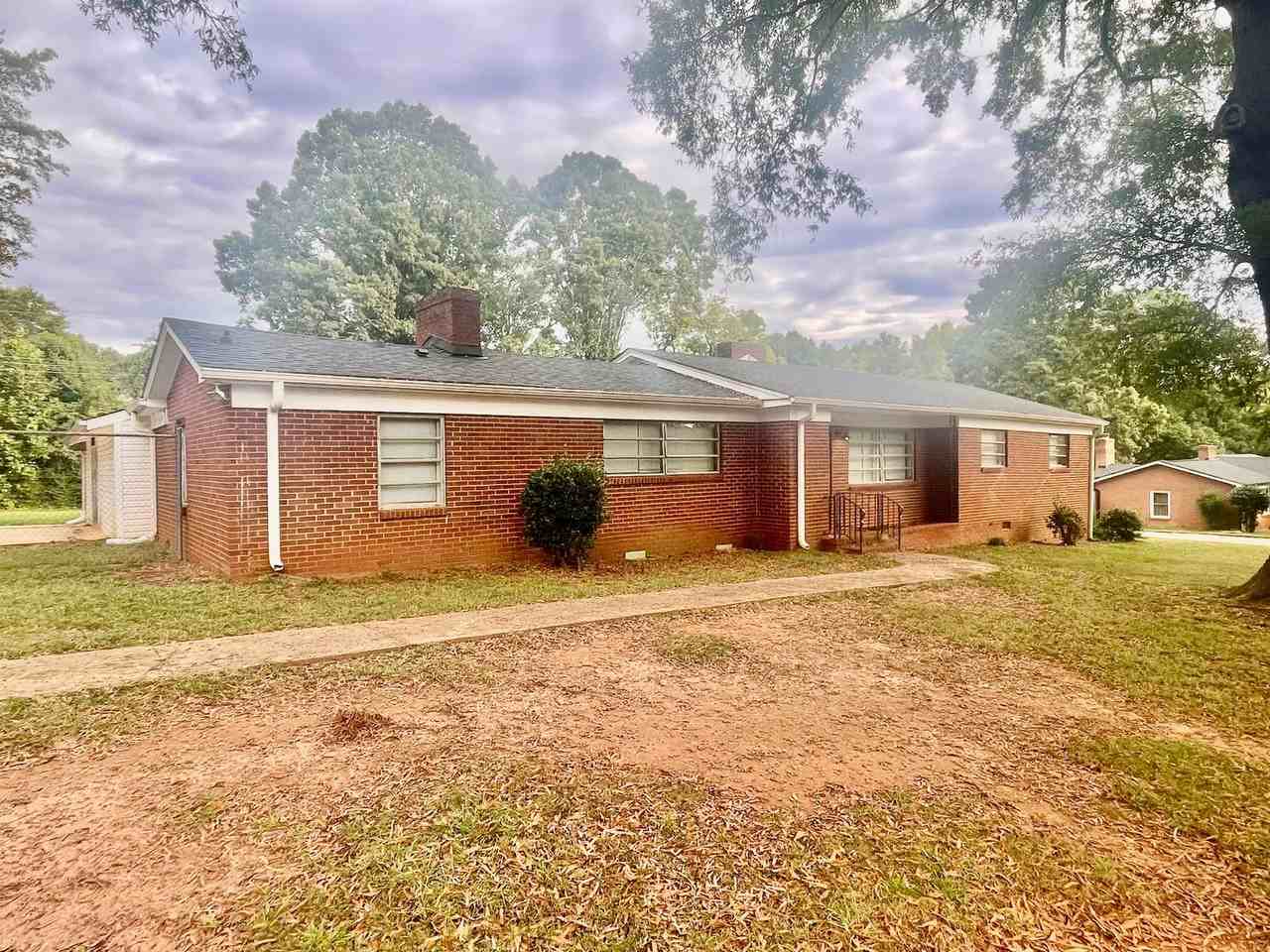 8224 Douglas Dr - Photo 3 of 29