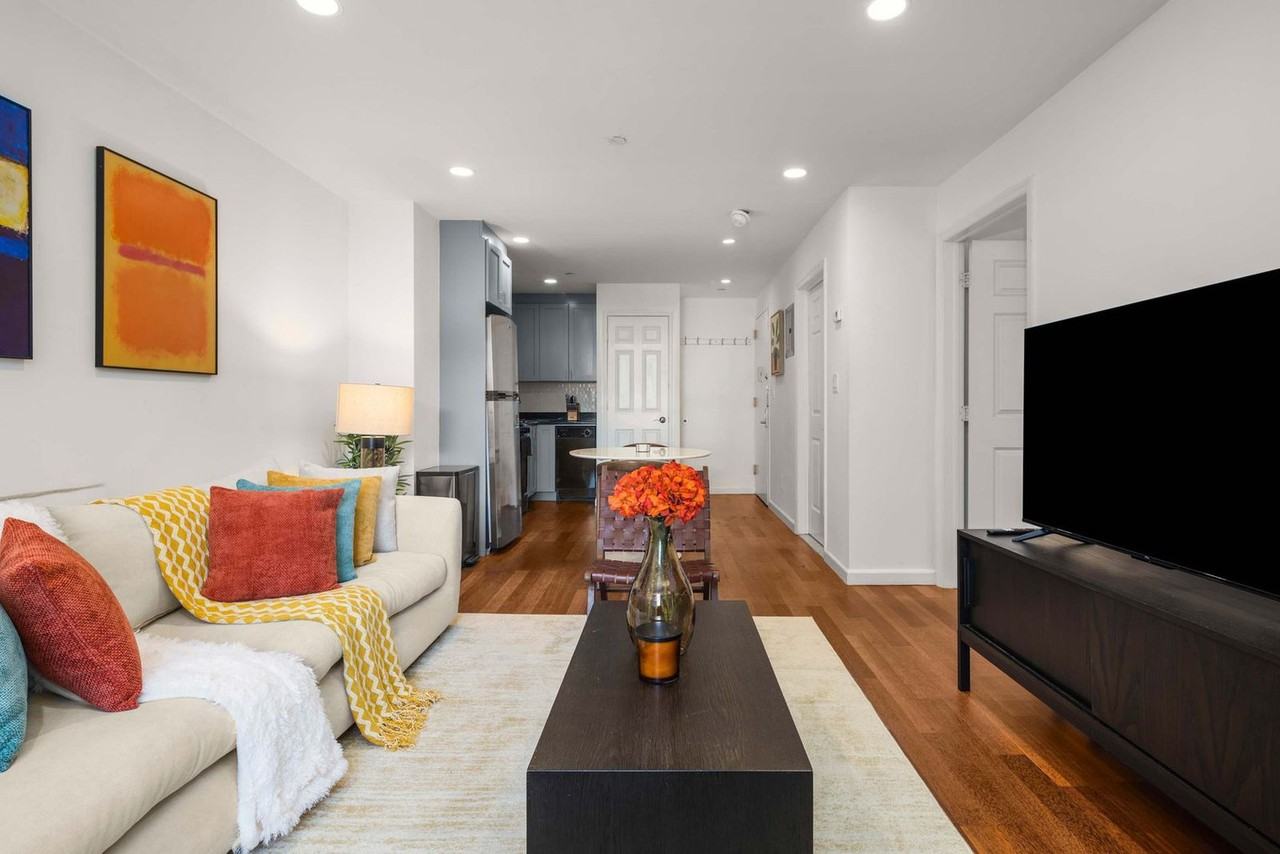 15 Saint Marks Pl #1291588P - Photo 2 of 16