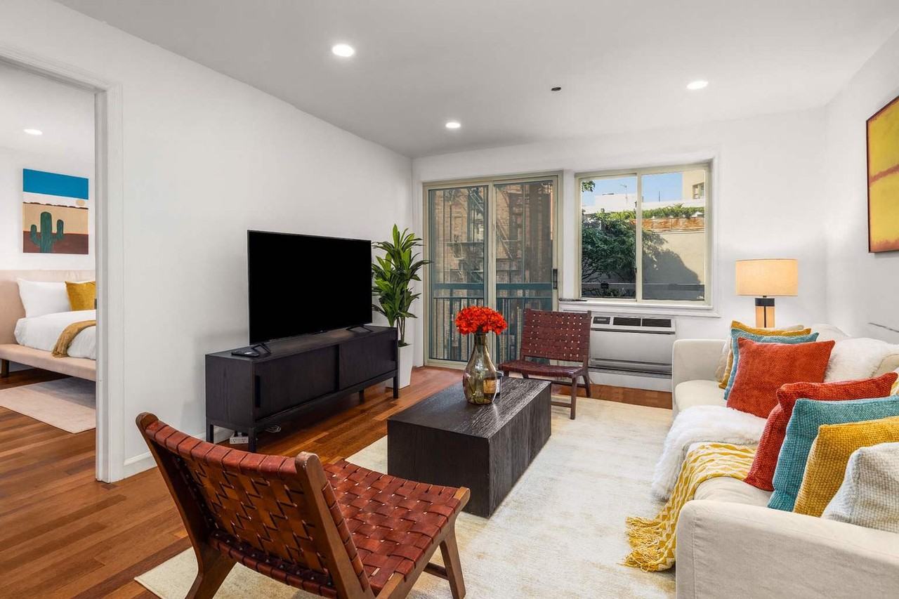 15 Saint Marks Pl #1291588P - Photo 5 of 16