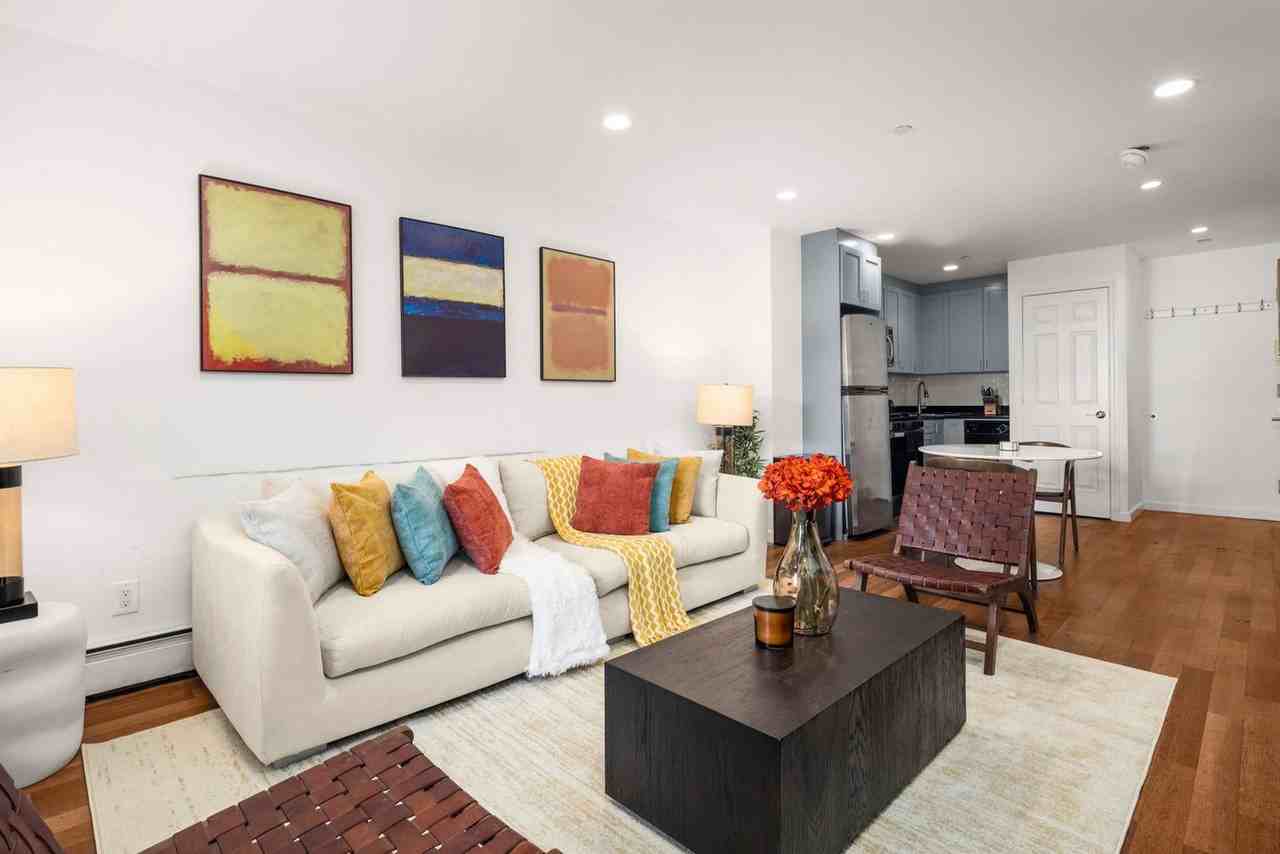 15 Saint Marks Pl #1291588P - Photo 6 of 16