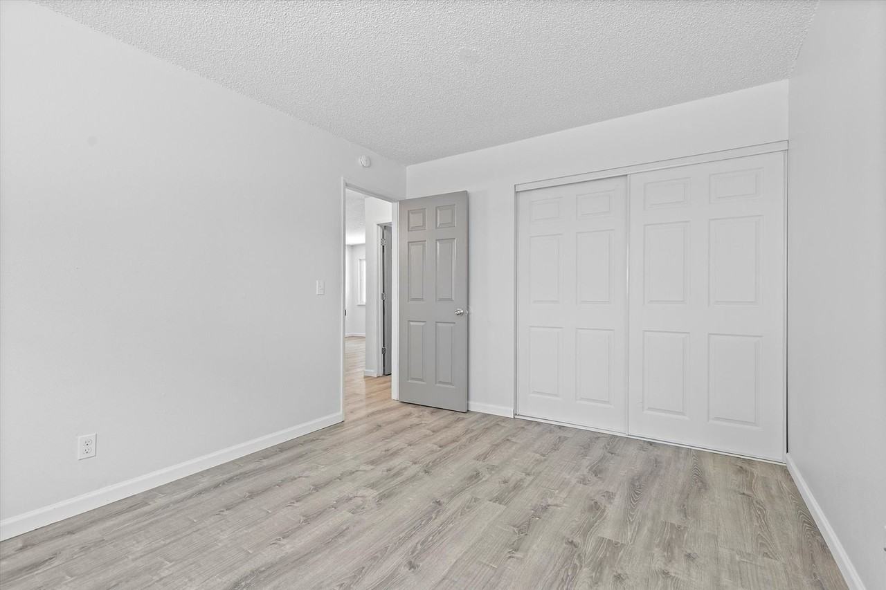 Glenwood on Powell LLC - Photo 3 of 6