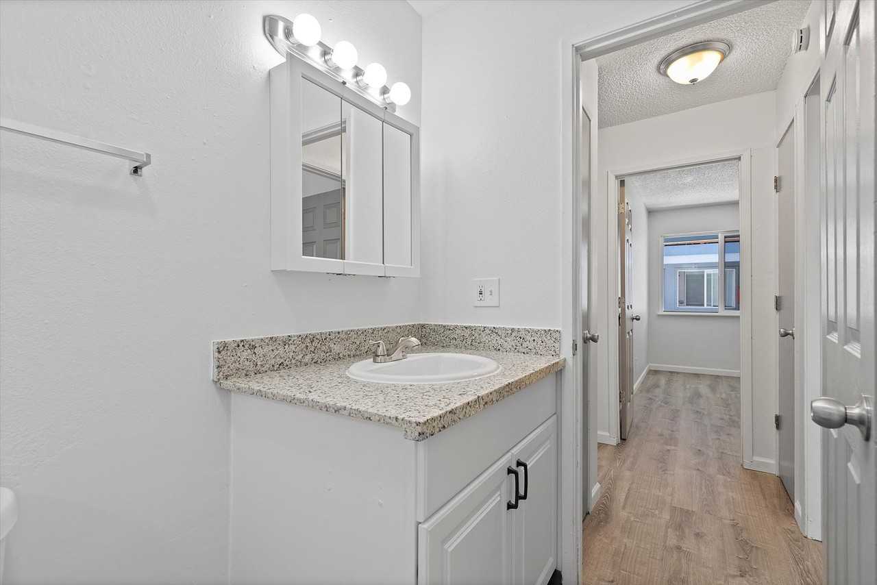 Glenwood on Powell LLC - Photo 4 of 6