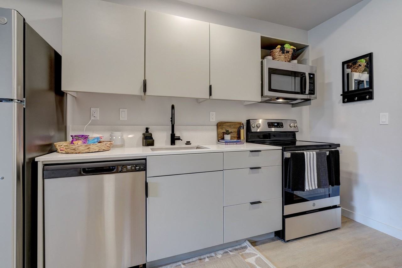 Ayva at Midtown - Photo 2 of 21