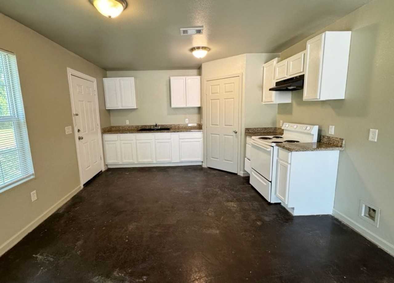 415 Lethia St - Photo 3 of 9