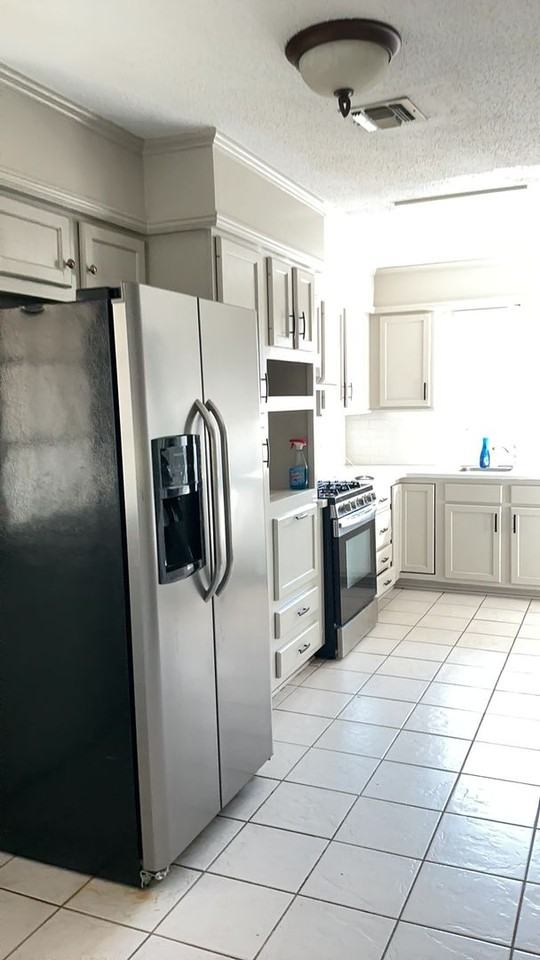 205 Belmont Dr - Photo 4 of 17
