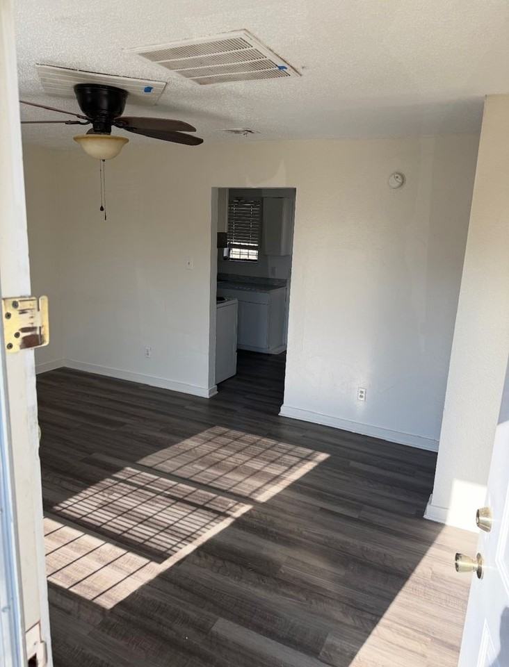 1304 Meriweather Ave - Photo 3 of 15