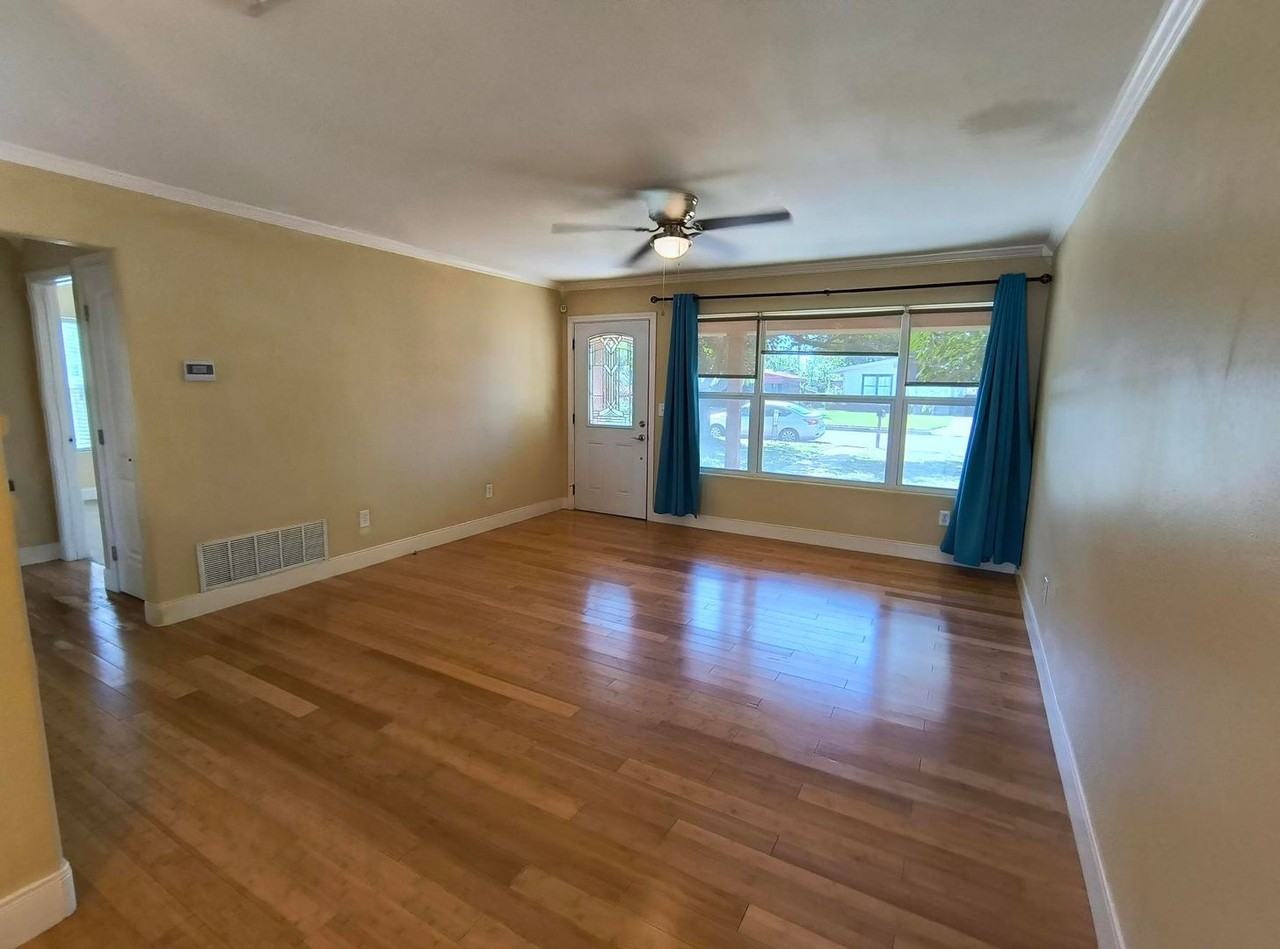 306 River Oaks St - Photo 5 of 13