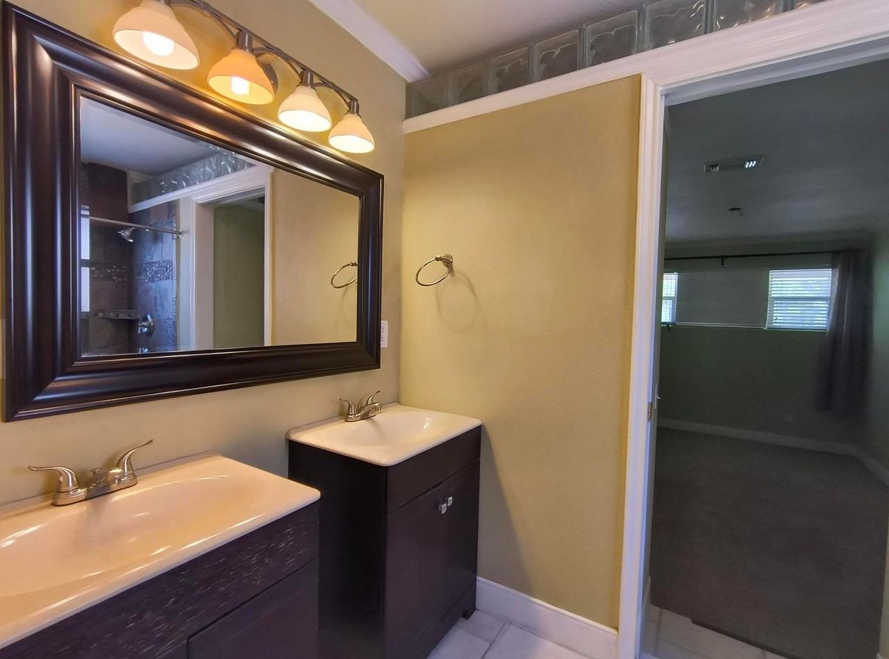 306 River Oaks St - Photo 7 of 13