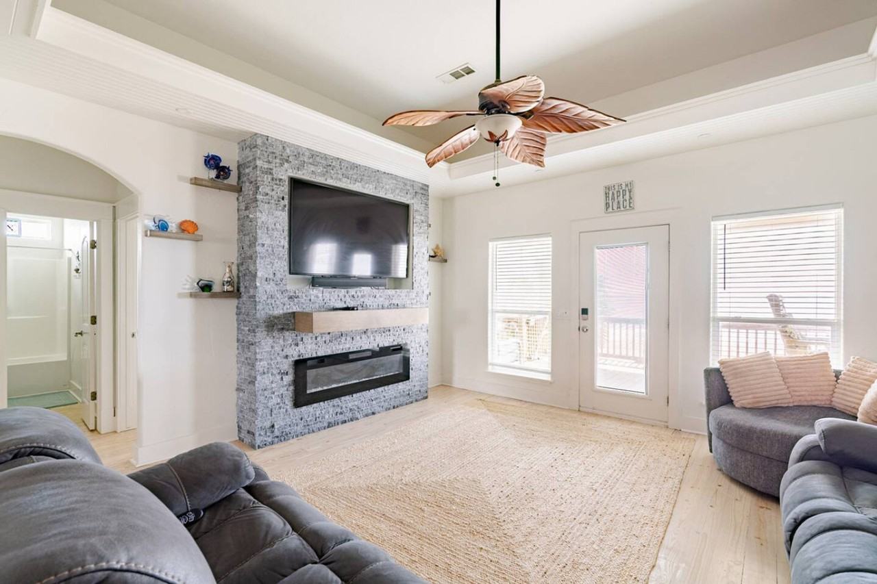 986 Dolly St #1281079P - Photo 2 of 50