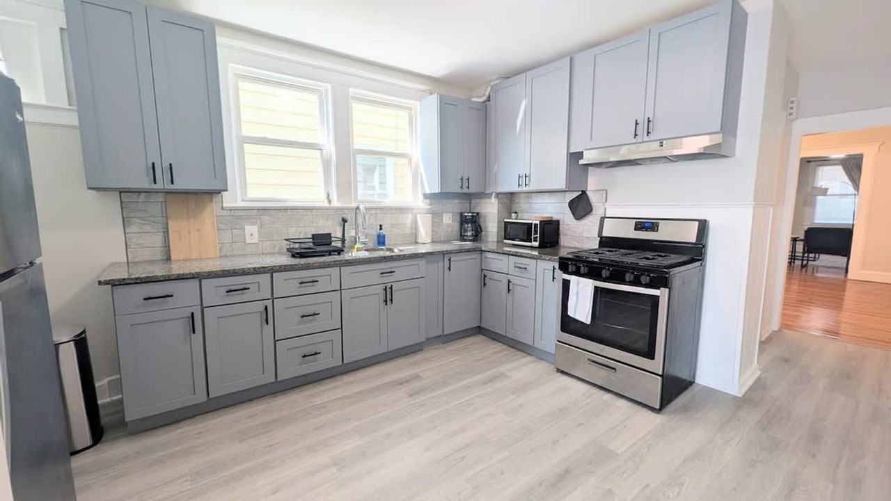 205 S Essex Ave #1301597P - Photo 6 of 36