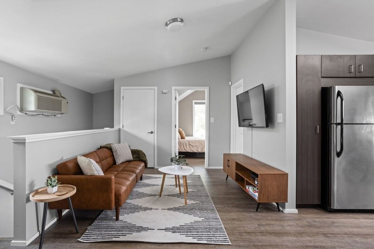 1125 E 10th St #1303781P - Photo 2 of 26