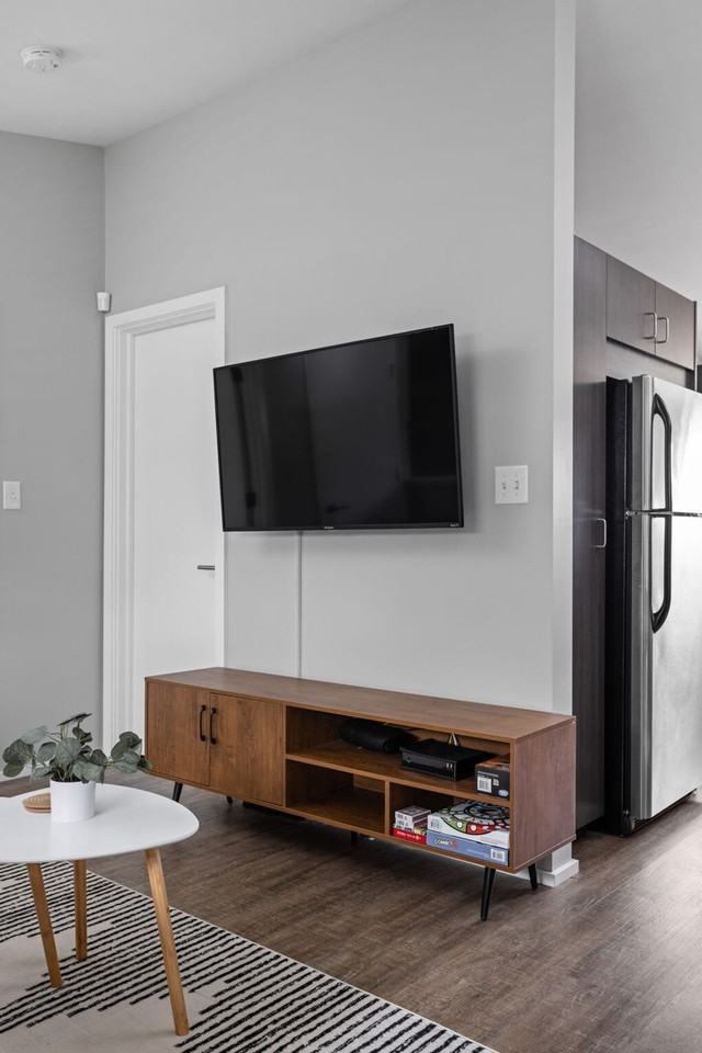 1125 E 10th St #1303781P - Photo 3 of 26