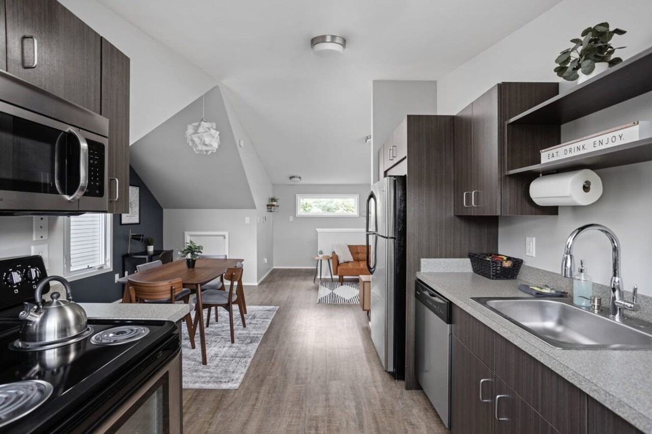 1125 E 10th St #1303781P - Photo 6 of 26