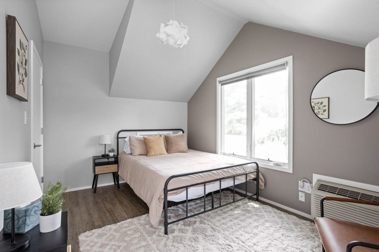 1125 E 10th St #1303781P - Photo 7 of 26