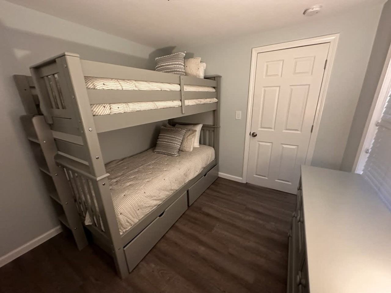 301 Portsmouth Avenue - Photo 4 of 22