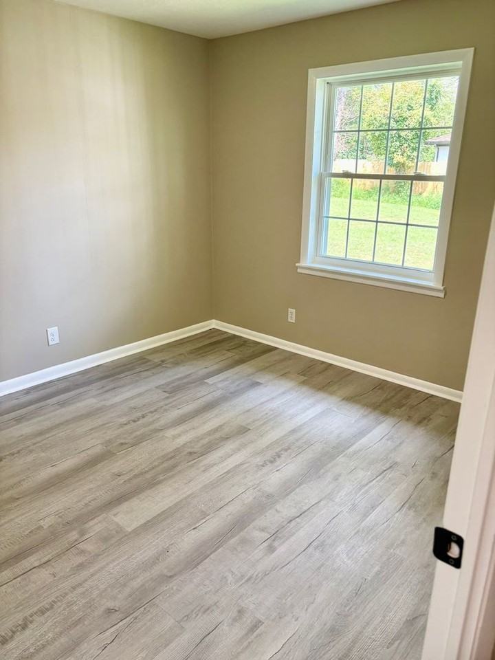 127 Locust St - Photo 3 of 8