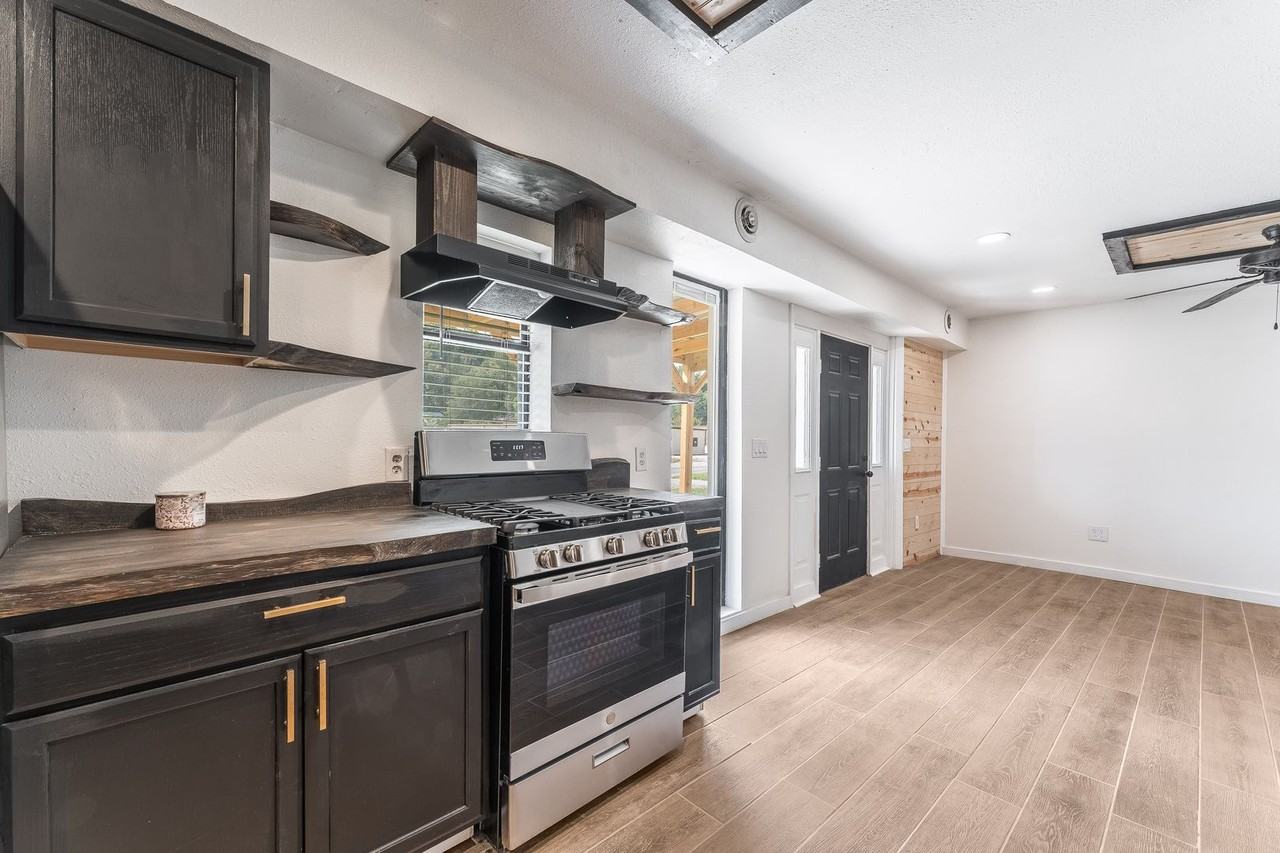 15316 E Highway 12 - Photo 3 of 19