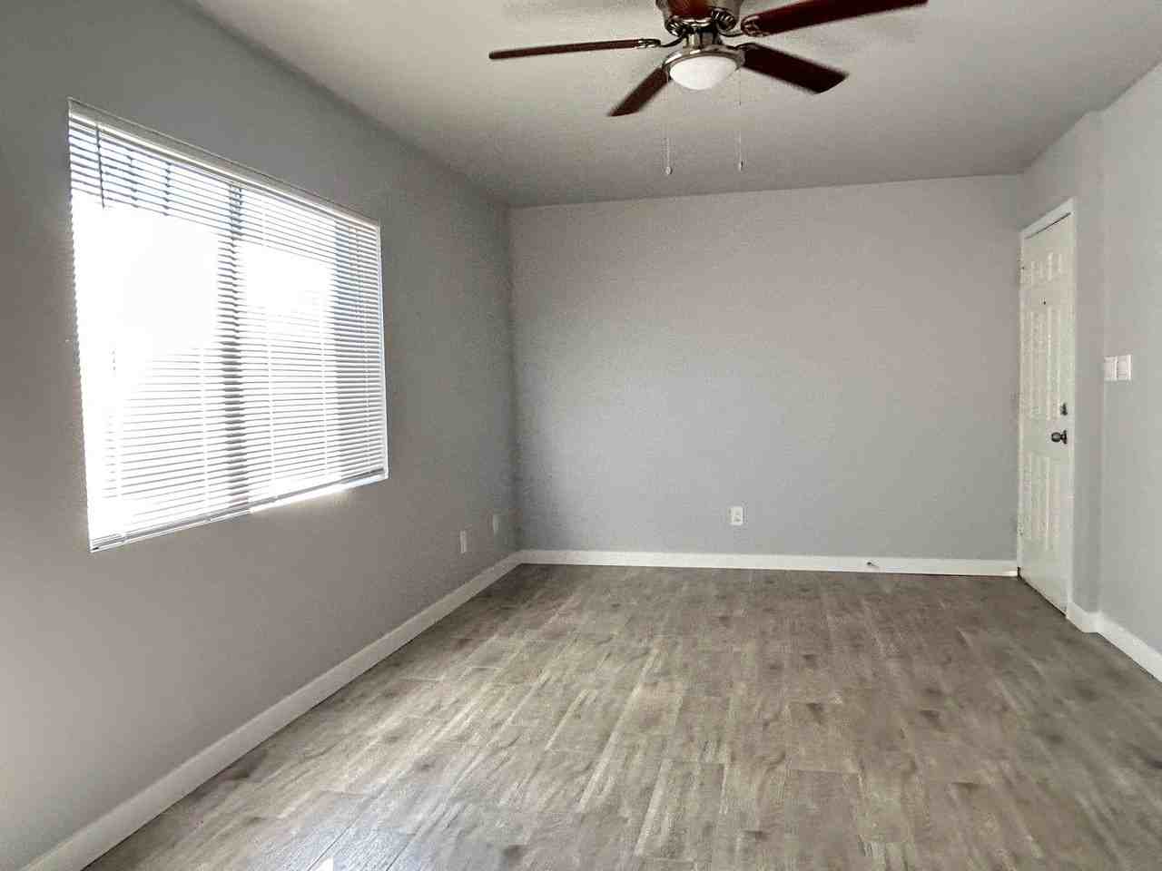 2323 W Fairmount Ave - Photo 2 of 14