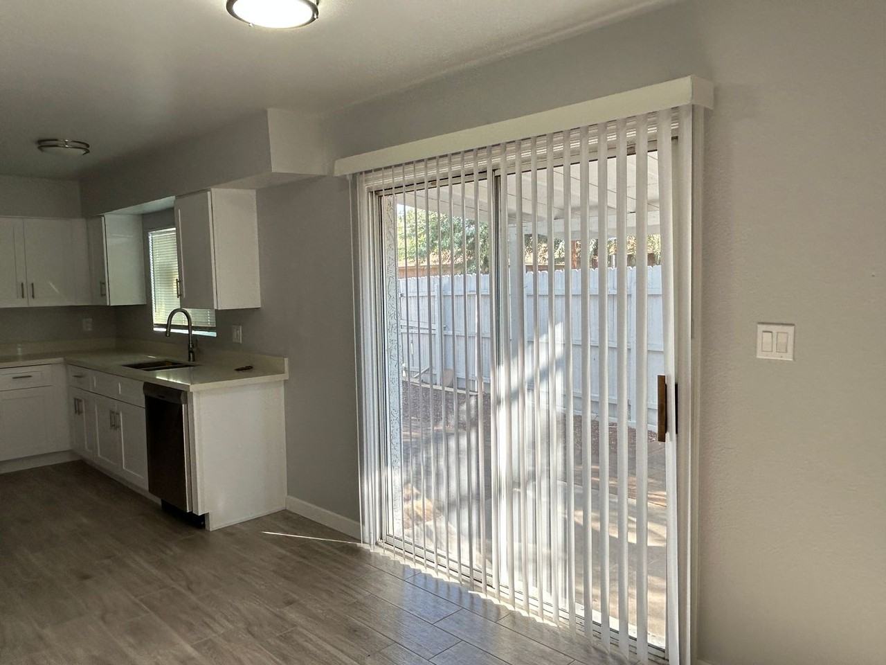 2323 W Fairmount Ave - Photo 3 of 14