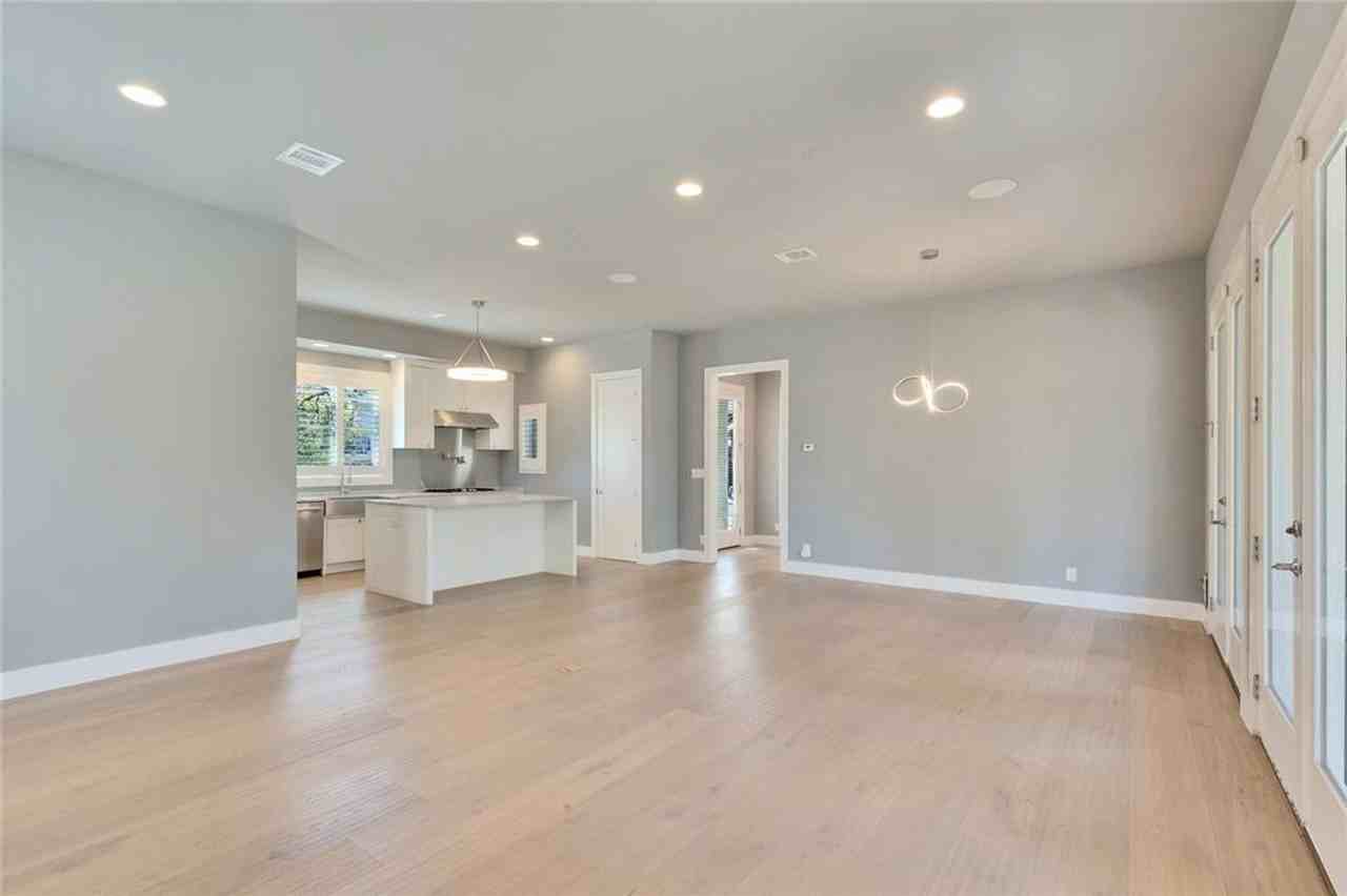 611 Josephine Street #B - Photo 3 of 32